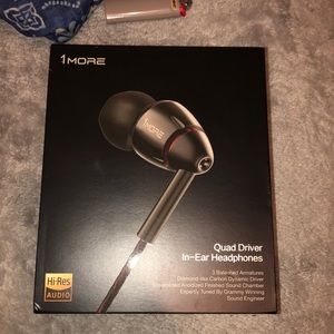 1MORE Quad Driver Headphones with Mic and Remote